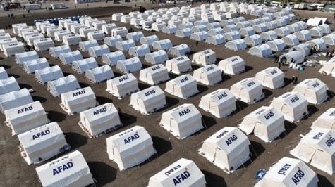 Fuat Oktay: 200'ün altında enkazda arama kurtarma devam ediyor